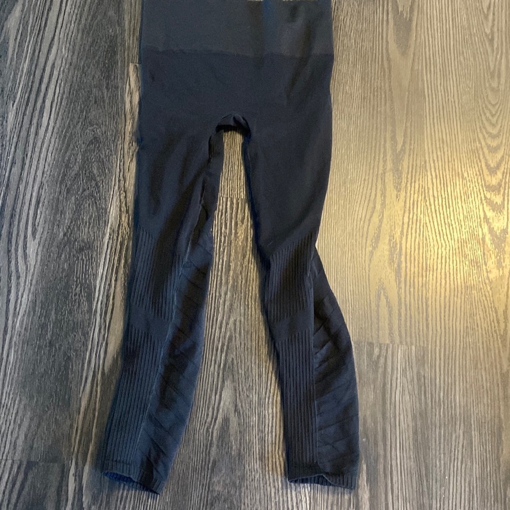🍍BLANQI SPORT SUPPORT LEGGINGS🍍SIZE MEDIUM 🍍O-1